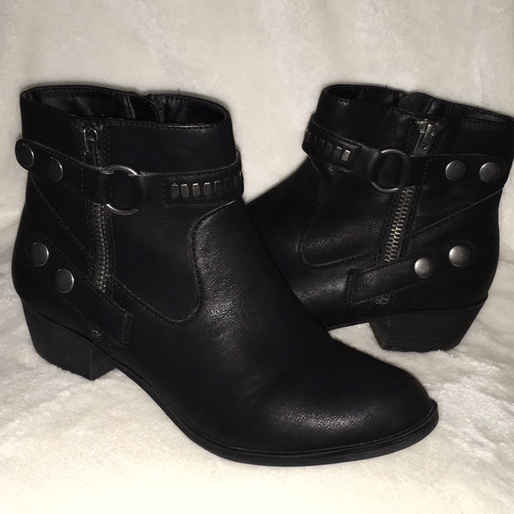 a.n.a Womens Atlas Zip Bootie